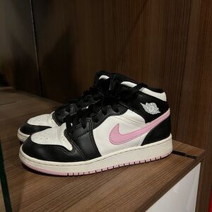 jordan 1 black with pink